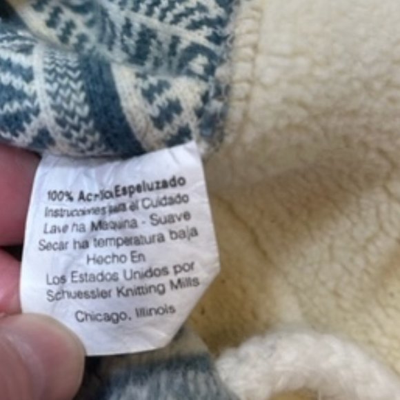 Cold Weather Winter Snowflakes Ski Hat Cap Bomber Hat For Adults and Teens - Picture 11 of 12